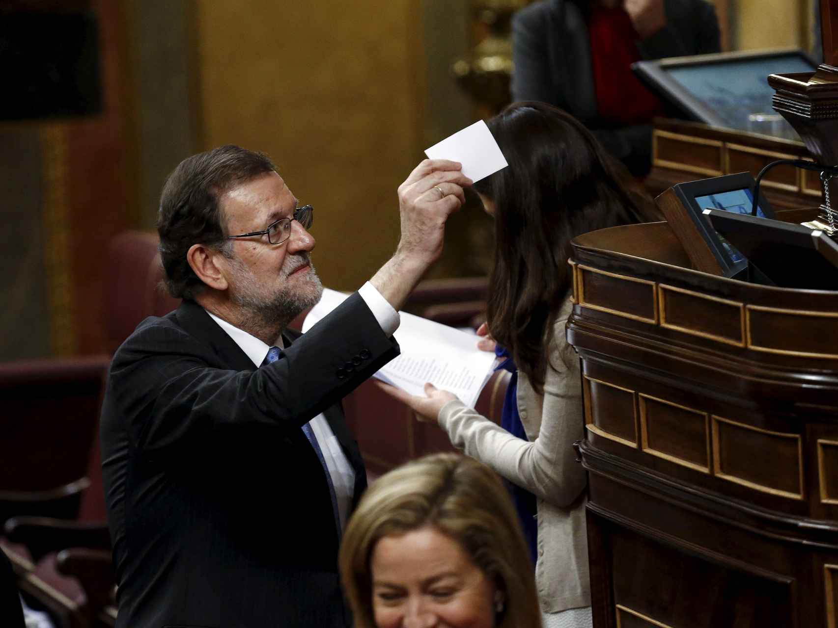 Mariano Rajoy vota en el Congreso.