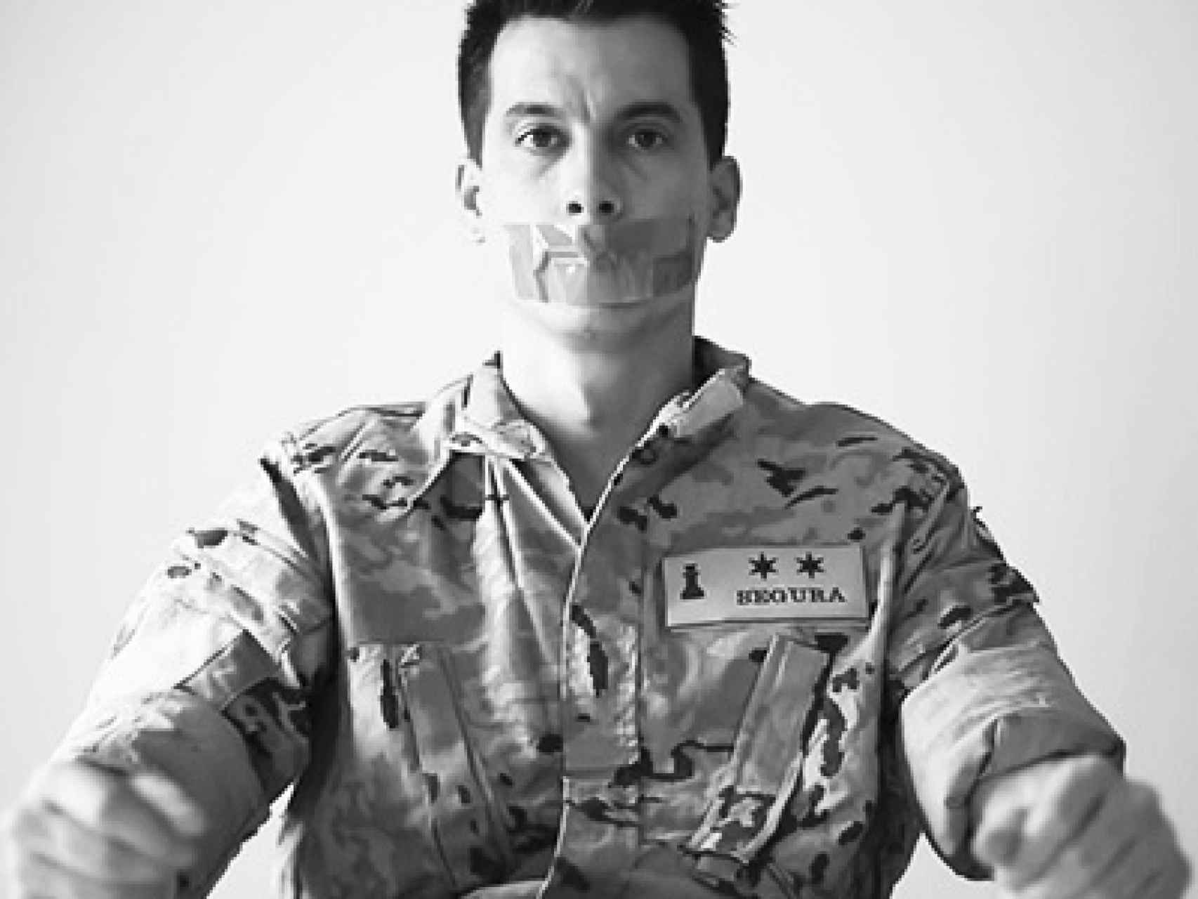 El teniente Luis Gonzalo Segura ha escrito dos libros denunciando los escándalos de las Fuerzas Armadas.