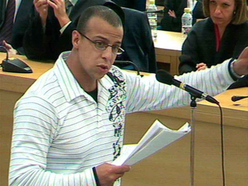 Rafa Zouhier proclamando su inocencia durante el juicio.