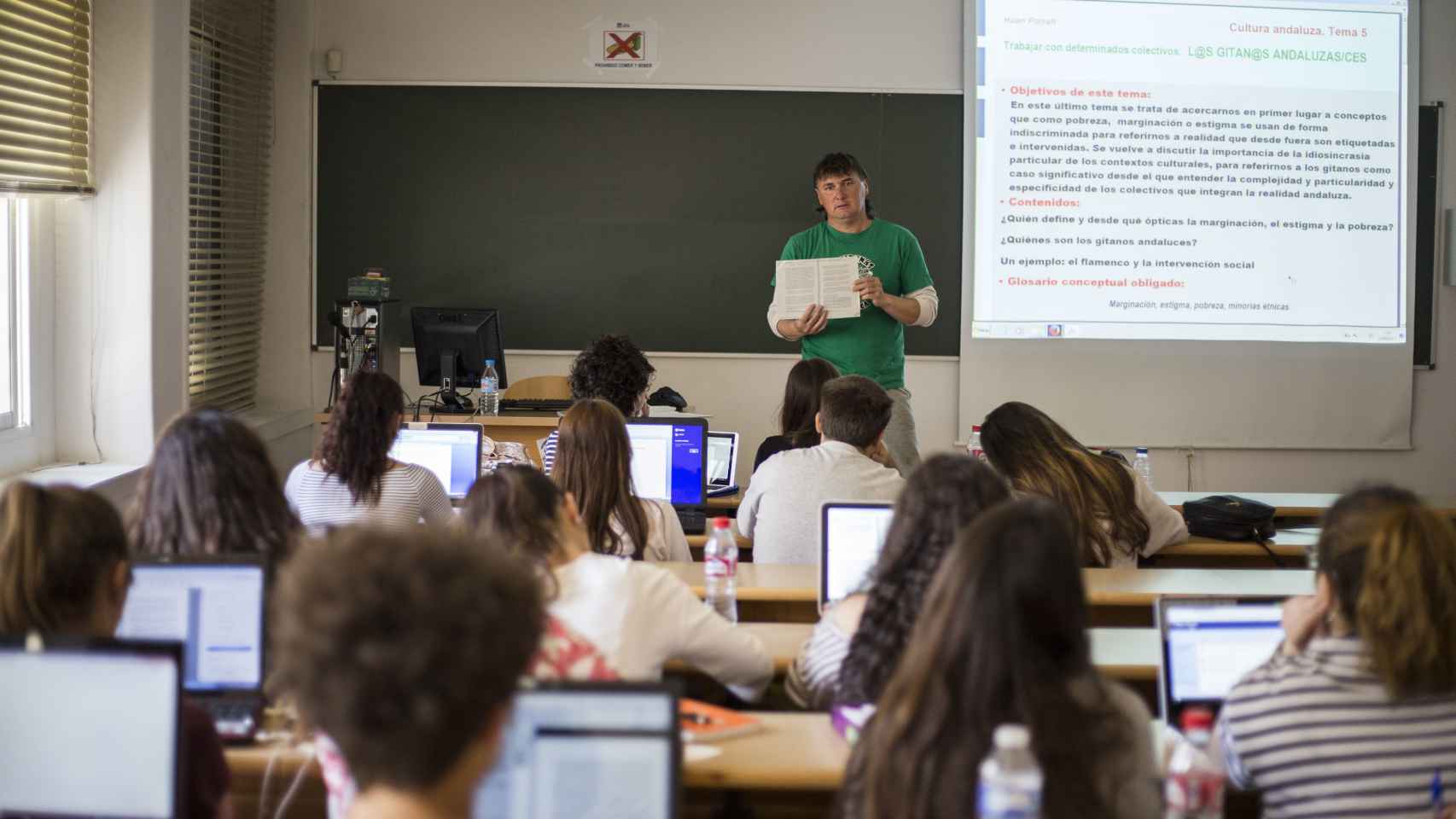 El autor de Er Prinzipito dando clase a sus alumnos.