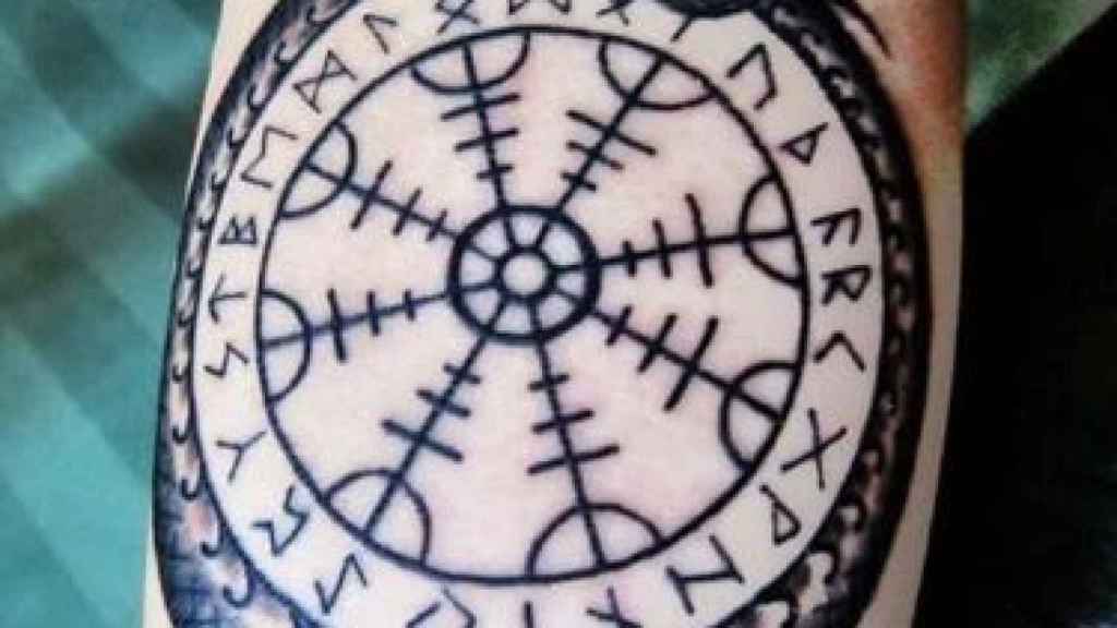 Tatuajes con runas./