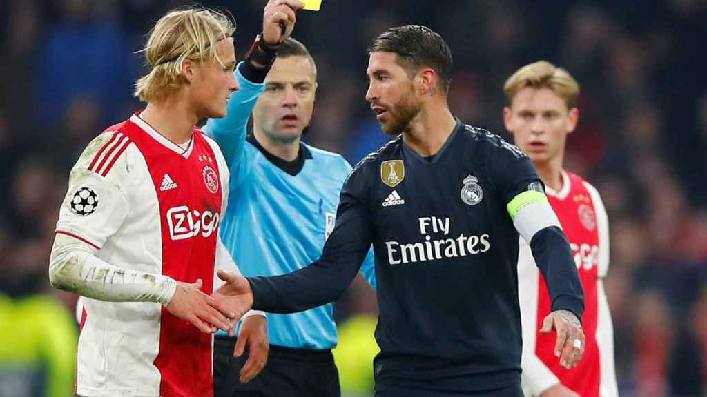Amarilla a Ramos ante el Ajax.