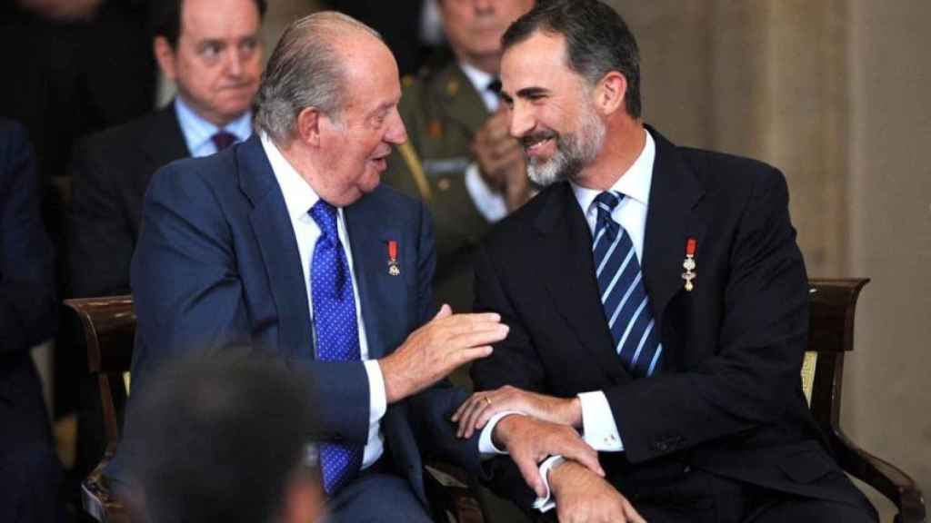 Juan Carlos I y Felipe VI, durante el XXX Aniversario del Tratado de Adhesión de España a las Comunidades Europeas.
