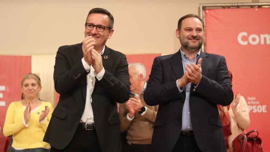 El secretario general del PSOE en Murcia, Diego Conesa, con el secretario de organización del PSOE, José Luis Ábalos